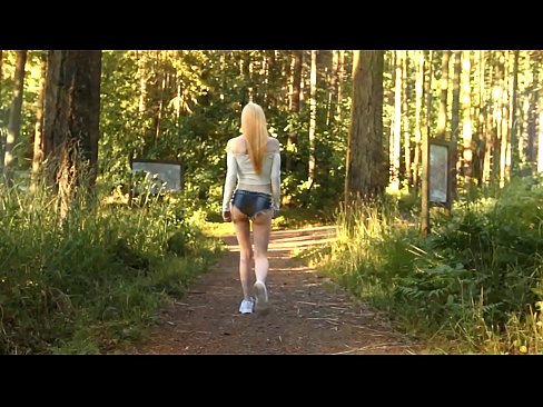 ❤️ Schöne Frau bewegt sich langsam, nicht nackt Video ❌ Fuck video bei uns de.porn-mate.ru ❌️